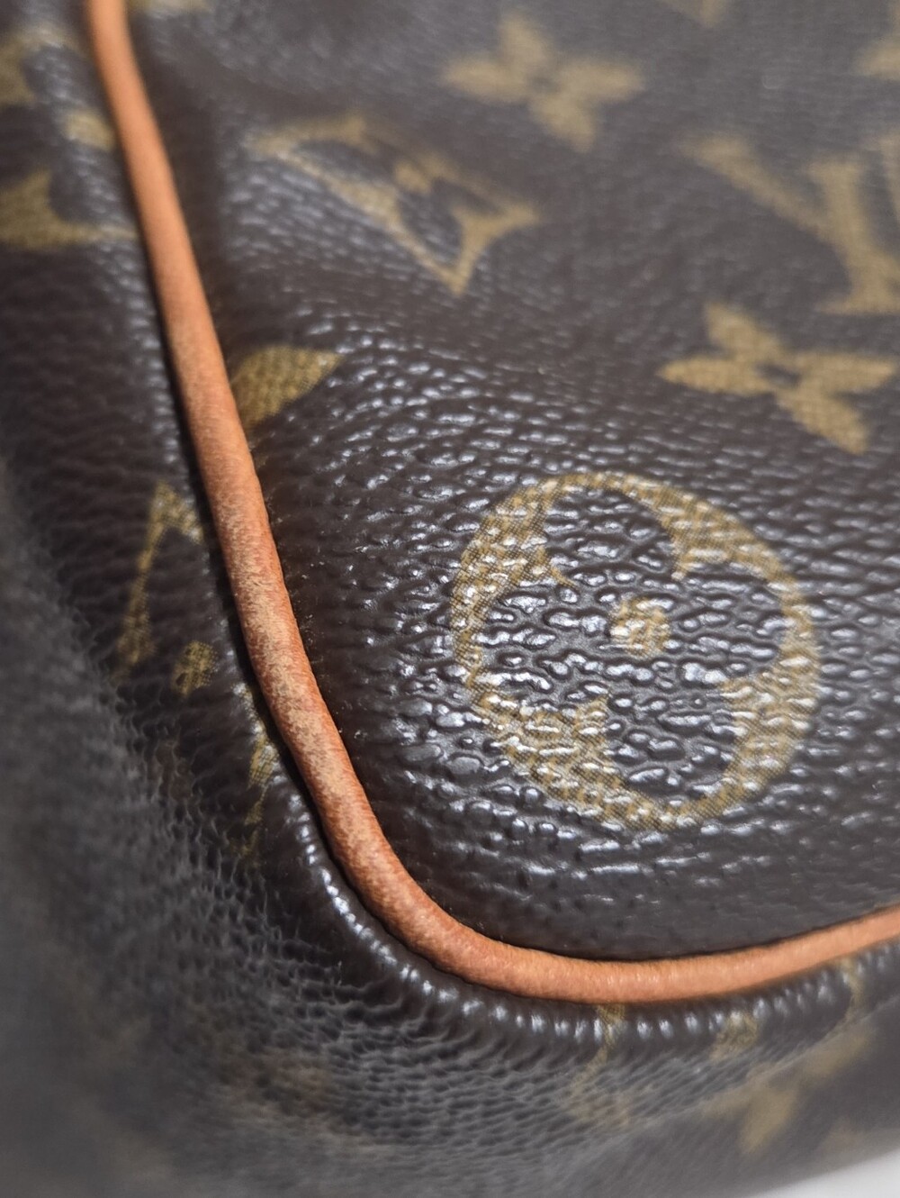 SOLD-Louis Vuitton Speedy 40 - Picture 9 of 16